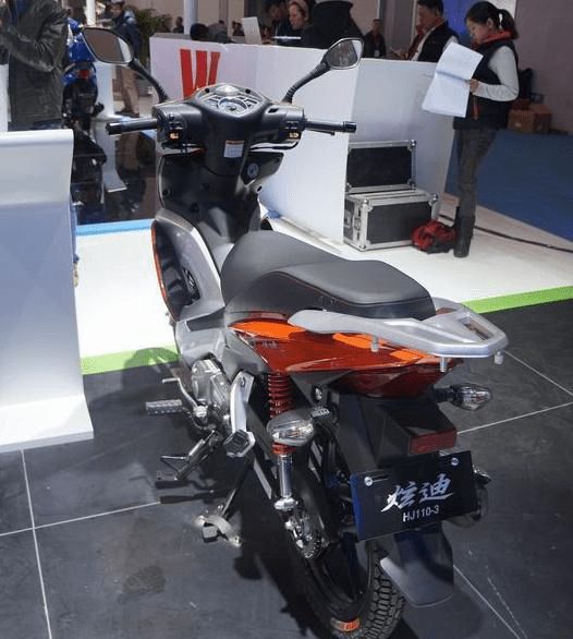都市通勤新宠 107cc精品摩托，百公里油耗不足2升，亲民售价引爆市场